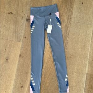Ski / snowboard base layer, Gray and Pink Geometric Leggings, small, NWT